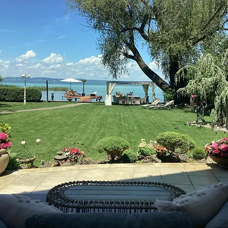 Viktoria House Case de vacanță