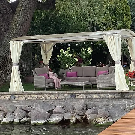 Viktoria House *