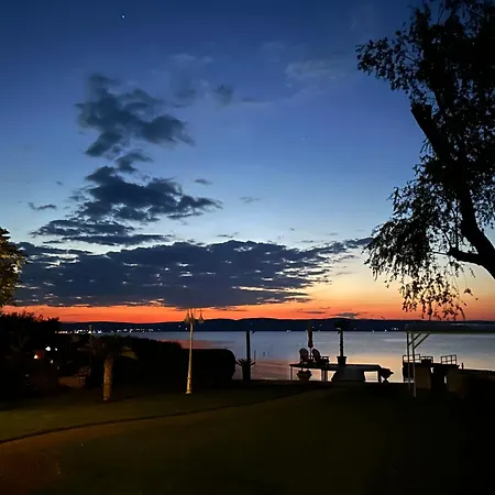 Case de vacanță Viktoria House Balatonszarszo